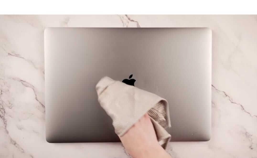 How to clean a laptop