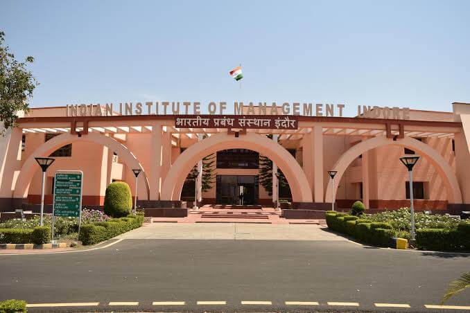 Top 10 MBA Colleges in India With Fee Structure